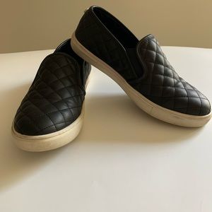 Steve Madden Slip on’s -Size 9/Black